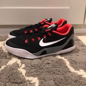 Kobe IX size 4.5y basketball shoe